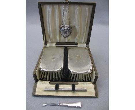 CASED GENTLEMAN'S BRUSH &amp; COMB HOLDER SET, small heart shaped lidded pill box and a hallmarked handled manicure item, Bir