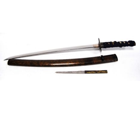 Japanese sword - Long Wakizashi with 18in blade, Suriage tang, unsigned, Hamon Gunome Mildare possibly mid 16th century with 