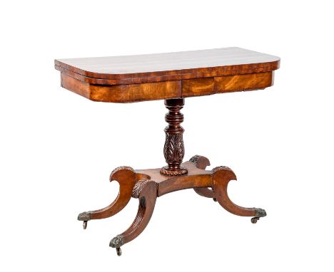 REGENCY SPIELTISCH, England, 1820-40, geschweiftes Untergestell auf Rollen, darüber Balustechaft gedrechselt und im unteren D