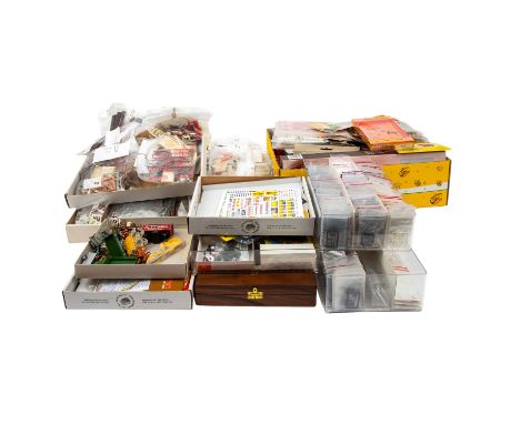 u.a. FALLER/KIBRI/PREISER Fundgrube für den Modellsammler, bestehend aus ca. 20 kleineren Bausätzen und Zubehörteilen, origin