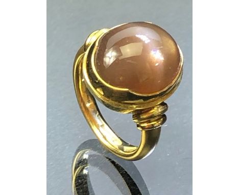 18ct Gold ring set with precious cabochon gemstone possibly Moonstone size 'K' 