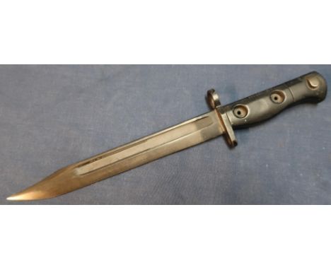 British SLR L1A1 bayonet with blackened blade stamped 960-001 D, with broad arrow mark 