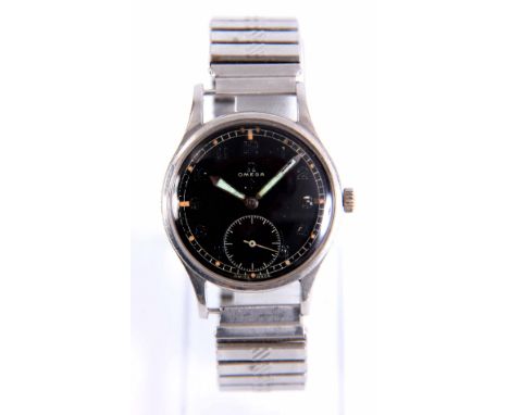 A 1940'S STEEL MILITARY OMEGA WRIST WATCH on later steel bracelet, the case with screw back inscribed W.W.W. and numbered wit