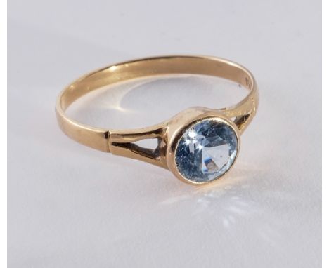 18ct yellow gold blue topaz dress ring - size L