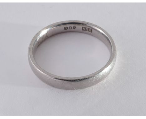 Platinum wedding band, weight 4.4g.  ring size L