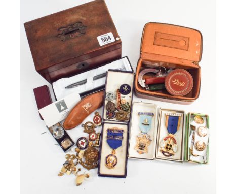Collection of cap badges, masonic medals, thimble, a fountain pen from Concord, spy glass and seal etc.