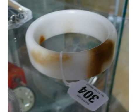 Large Chinese jade bangle. internal diameter 8 cms