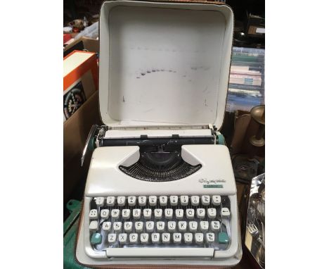 CASED TYPEWRITER OLYMPIA 33