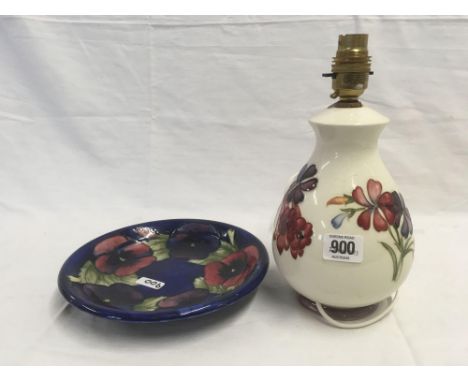 TABLE LAMP &amp; A MOORCROFT DISH, SMALL CHIP TO RIM
