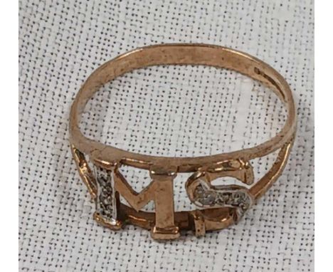 A 9CT RING WITH DIAMOND SET LETTERS, M.S