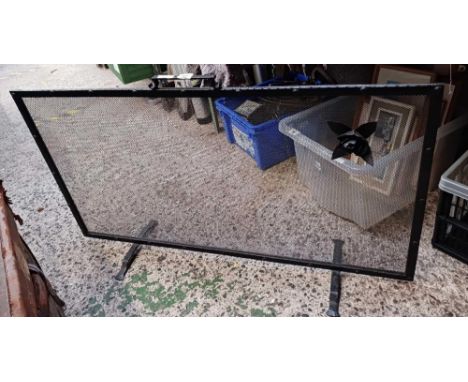 METAL FIRE SCREEN WITH A BLACK ROSE