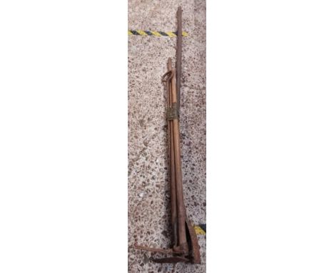 QTY OF VINTAGE TOOLS INCL; HOE &amp; WEEDER