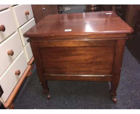 MAHOGANY COMMODE 