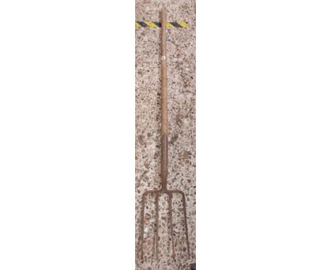 LONE HANDLED POTATO FORK