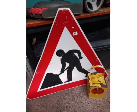 MAN TRIANGULAR WORKING SIGN &amp; A YELLOW METAL ROAD LAMP