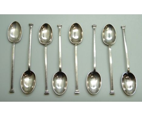 A set of eight silver teaspoons, Mappin &amp; Webb, Sheffield, 1917, 76g