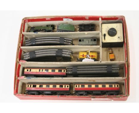 A Trix set box base, containing 0-4-0 engine and tender, LNER green 2876, 3 wagons, 3 short maroon/cream wagons, track, contr