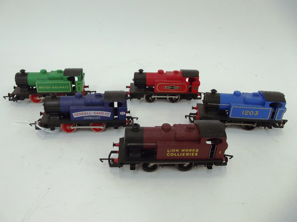 5 Hornby Class D Industrial 0-4-0 tank engines, BR green 9, Queen Mary ...