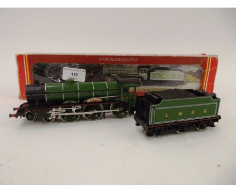 A Hornby R053 Class B17/4 4-6-0 engine and tender, "Manchester United", LNER lined green 2862, with instructions, box missing