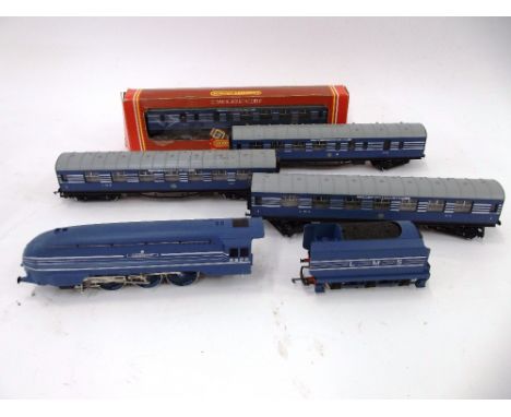 A Hornby Coronation Class 4-6-2 engine and tender, "Coronation" 6220, with four matching coaches; two second class and 2 brak