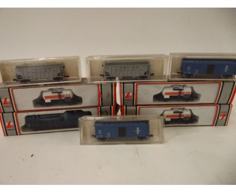 A Lima "N" gauge Co-Co diesel D5518, BR blue and 3 wagons; 4 Life-Like American wagons, (B.G.) some boxed and unboxed Ro Co t