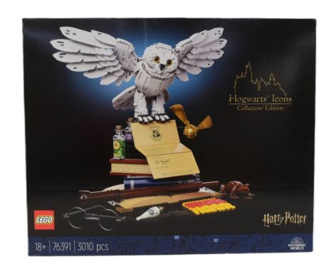 Lego - a factory sealed Lego Harry Potter set No. 76391 Hogwarts Icons Collector Edition. Sealed.