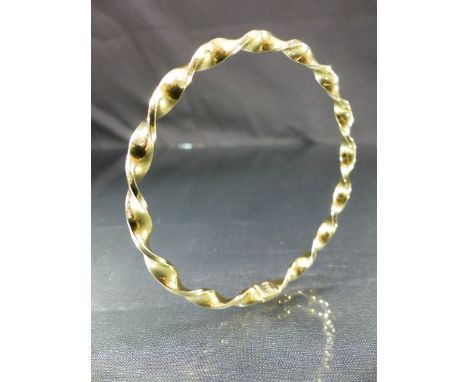 9ct Gold twisted bangle approx weight - 6g