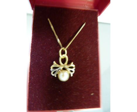 Silver gilt pendant set with cultured pearl