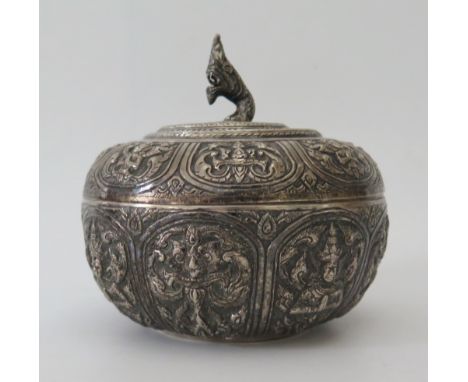 An Indian Silver Bowl and cover with serpent finial, 12.5cm diam., 228g 