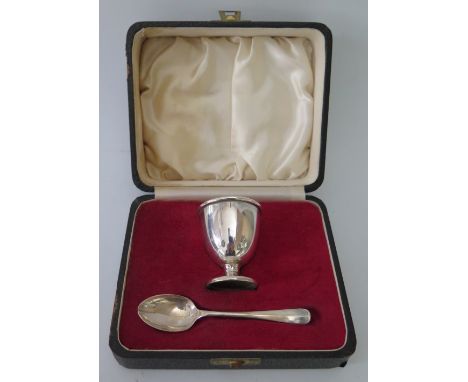 A George V Cased Silver Egg Cup and Spoon, 45g 