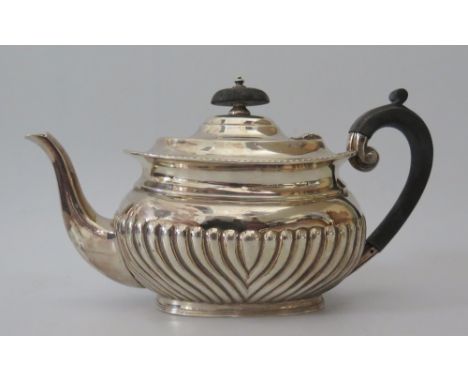 A Victorian Silver Fluted Teapot, Sheffield 1899, GH, 489g 