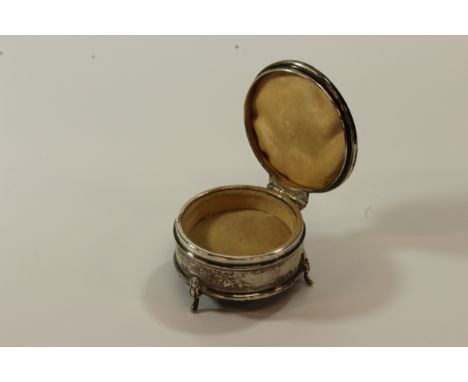 A George V Sterling Silver Ring Box. Henry Matthews. Birmingham, 1926. of circular form with engine turned decoration. On thr