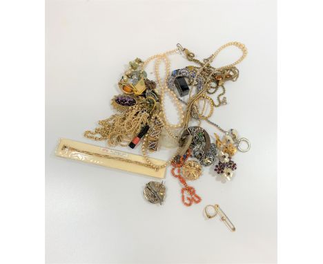 A 9 carat gold ring and a 9 carat gold bar brooch, together with a collection of costume jewellery 