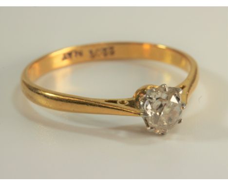 A 22 carat gold and platinum old cut diamond solitaire ring (cracked/damaged stone) 