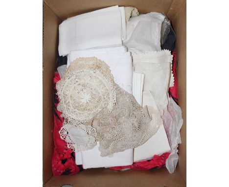 A quantity of vintage linen and lace, mainly tableware.