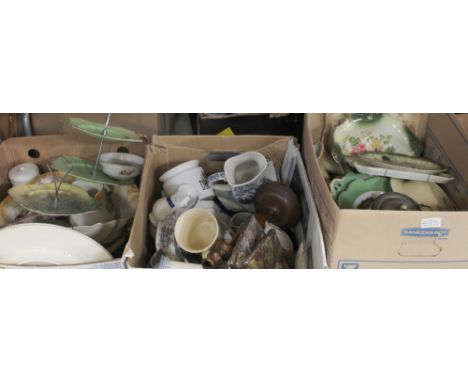 A quantity of early/mid-20th century ceramics to include c1930s cake plates, a quantity of blue and white Chinoiserie jugs, v