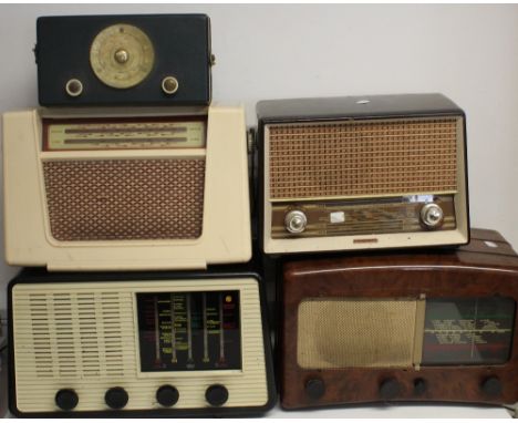 Five vintage radios comprising a Phillips, Cossor, a brown Bakelite Cossor Melody Maker, Regentone and Pye (5).