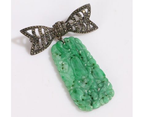 Chinese jade brooch, the pierced carved jade depiction with depictions of fruit, above a marcasite bow brooch, 5.5cm high