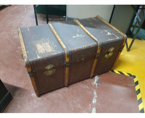 * Large trunk case 