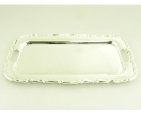 AN EDWARD VII SILVER TRAY WITH 'CHIPPENDALE' MOULDED BORDER, SHEFFIELD 1908, 25OZS