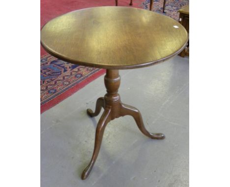 A 19TH CENTURY OAK TRIPOD TABLE WITH ROUND TOP