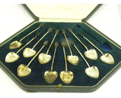 A SET OF ELEVEN GEORGE V SILVER BEAN TERMINAL COFFEE SPOONS WITH HEART SHAPED BOWL, SHEFFIELD 1922, 2OZS