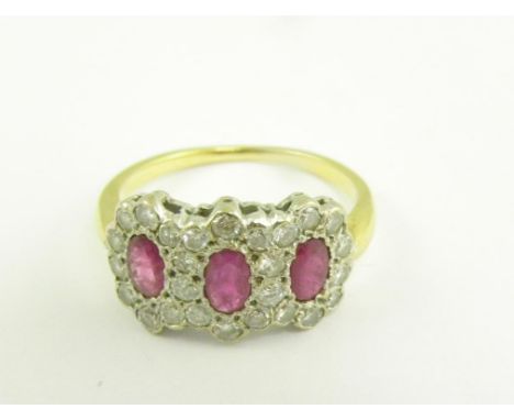 A RUBY AND DIAMOND TRIPLE CLUSTER RING IN GOLD, 3.8G