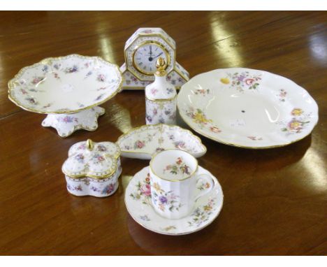 A SMALL COLLECTION OF ROYAL CROWN DERBY ROYAL ANTOINETTE PATTERN TRINKET WARE, INCLUDING A CLOCK AND A POSIES PATTERN CAKE PL