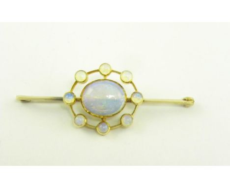 AN OPAL BAR BROOCH IN GOLD, EARLY 20TH CENTURY, 6.9G