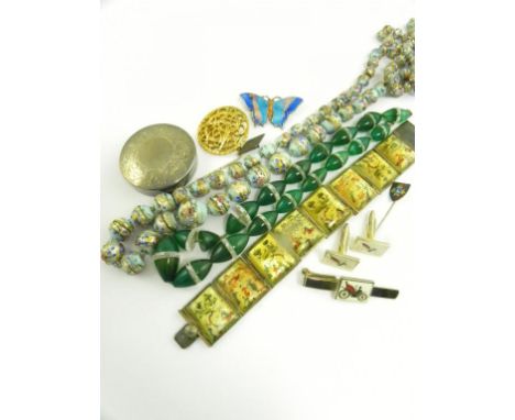 A SOUTH EAST ASIAN SILVER AND PAINTED MOTHER OF PEARL BRACELET, A SILVER COMPACT, AN ART DECO GREEN AND WHITE GLASS NECKLACE 