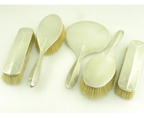 A GEORGE V SILVER FIVE PIECE BRUSH SET, ENGINE TURNED, BIRMINGHAM 1923
