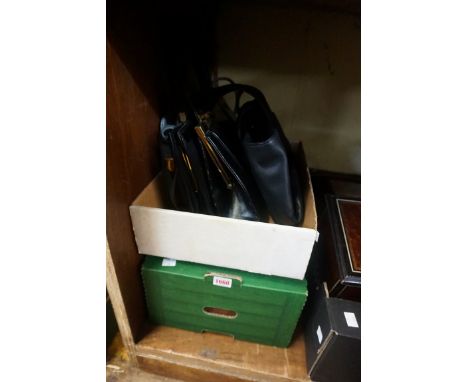 Costume: eleven vintage handbags.&nbsp; 