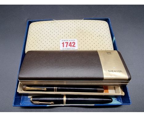 A collection of vintage pens, to include: a cased Parker set; a boxed Sheaffer; and four others, five with 14k nibs.&nbsp;&nb