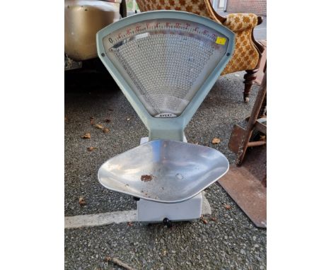 A set of Avery weighing scales.&nbsp; 